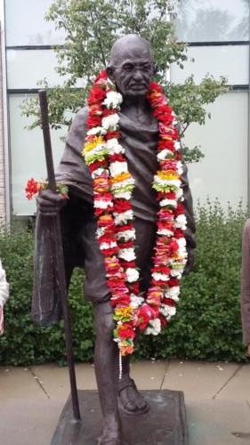 Gandhi statue Oct 2-2016 2